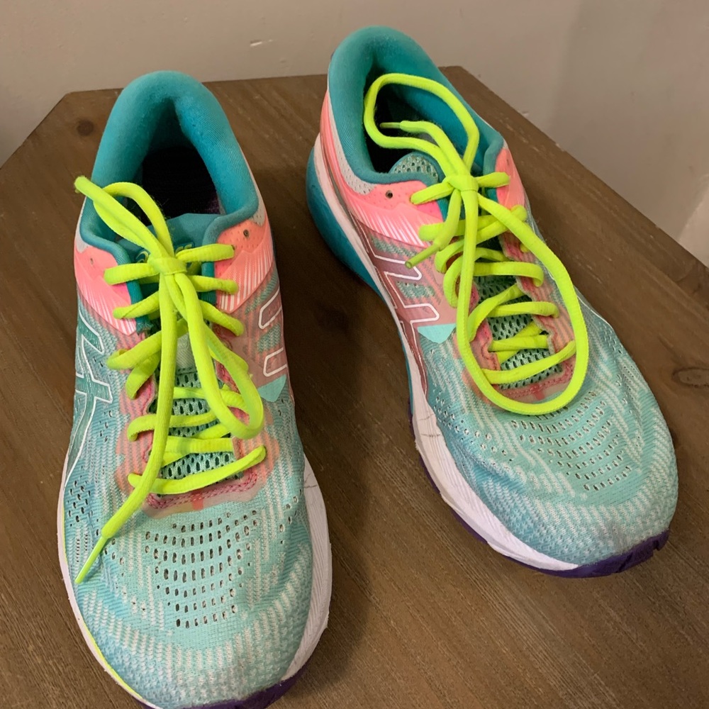 ASICS women sneakers size‎ 7 1/2 US